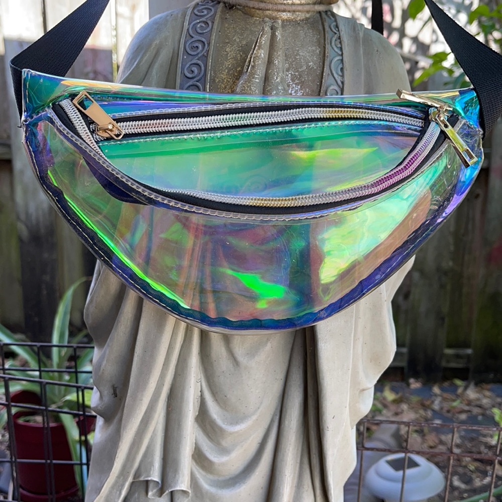 Iridescent Fanny Pack  🎉HP